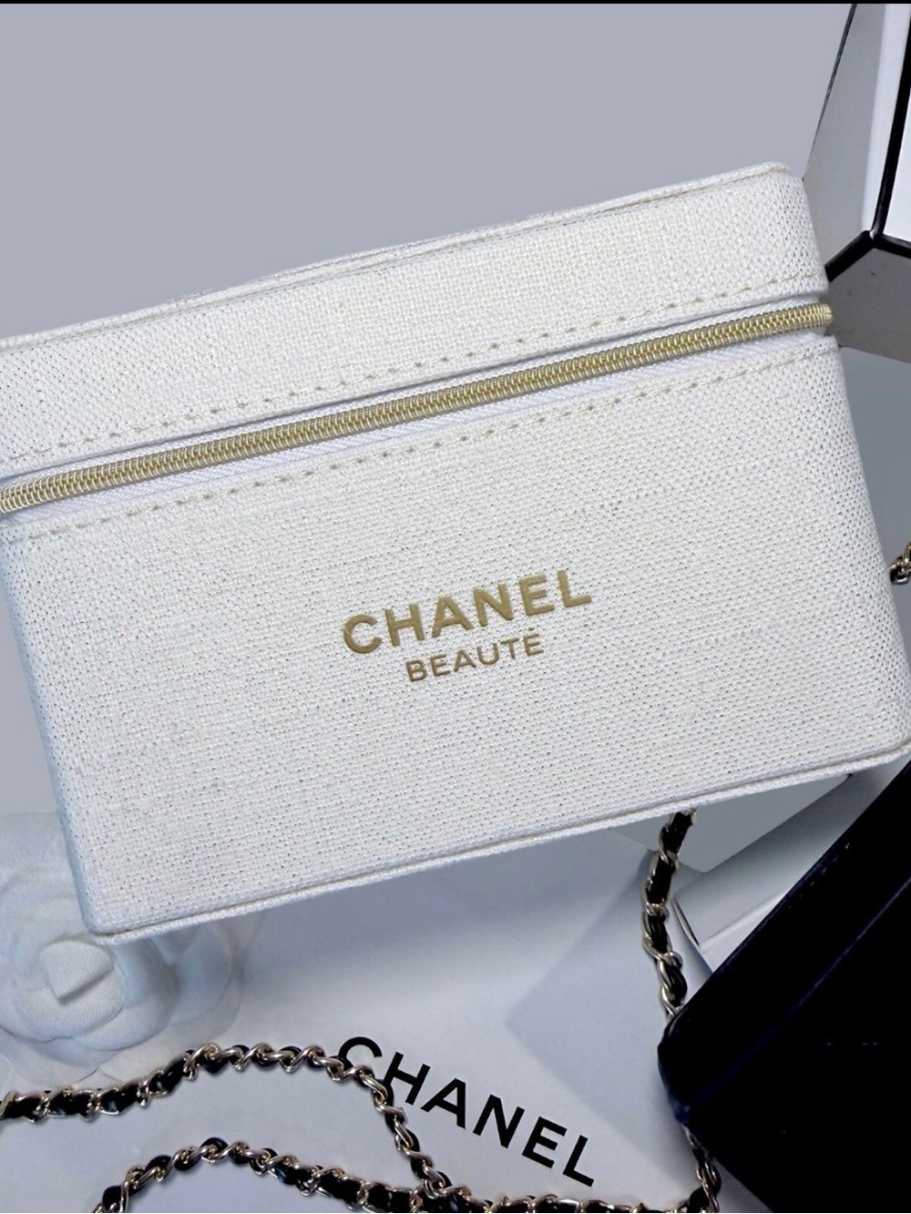 Chanel GWP Items Coco Crush Black Leather Crossbody Phone Pouch - Picture 3 of 14